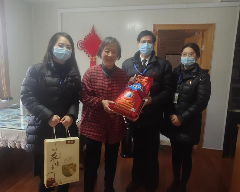 情系困难户，慰问暖人心