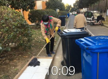 让垃圾桶常保清洁