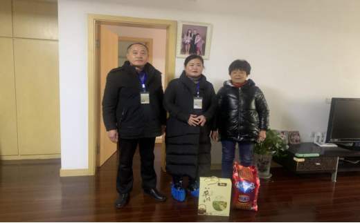 为困难群众送温暖