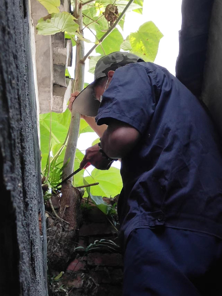 及时解除安全隐患，为住户排忧解难