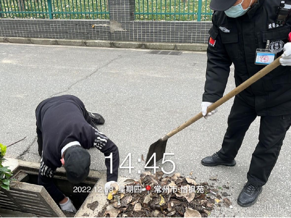 清理雨水井 不留卫生死角