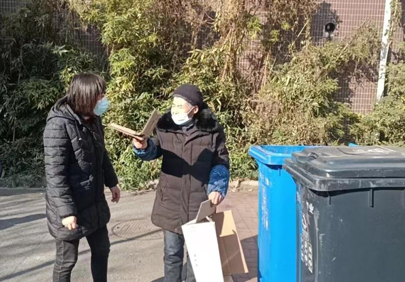 疫情放开期间，请勿在小区内翻捡垃圾