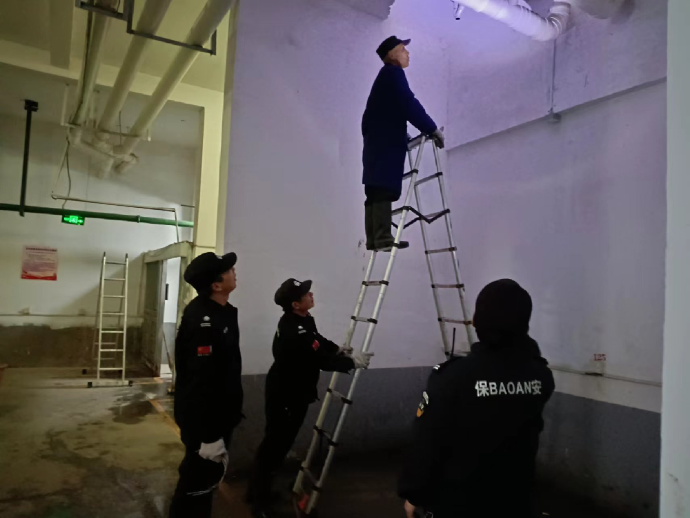 管道堵塞“吐”脏水 根治问题“解”民忧​