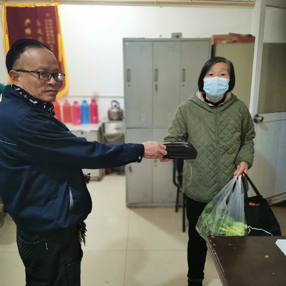 拾金不昧好品德 好人好事暖人心