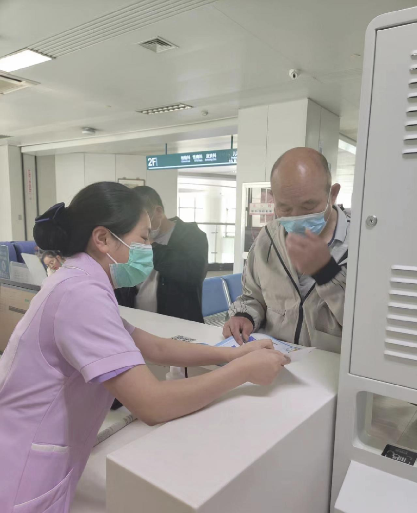 帮助走失孩童找妈妈