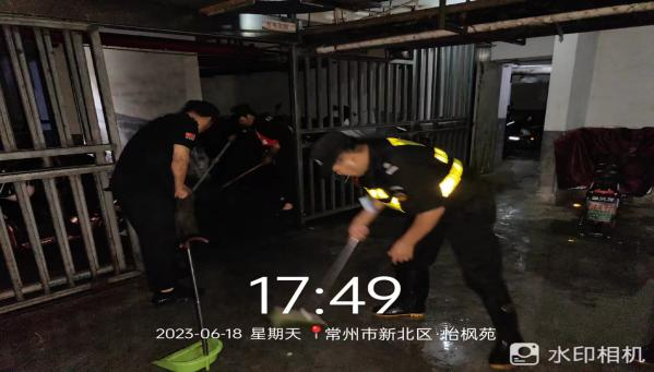 暴雨来袭，物业防汛抢险