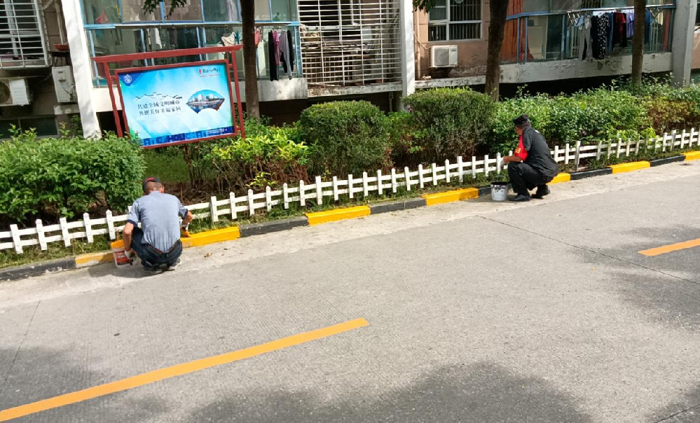 小区路面焕新颜 业主舒心更安全