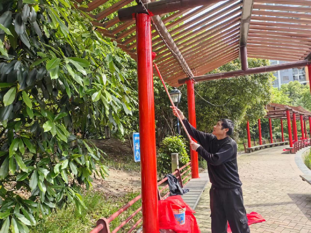 小区凉亭“微改造”，提升居住幸福感