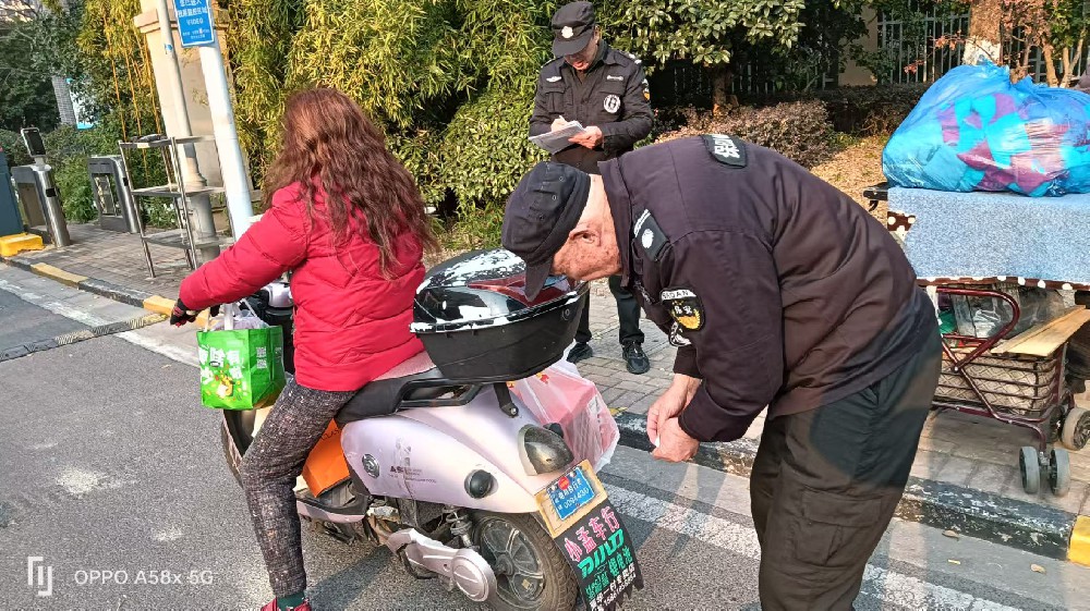 助力电动自行车登记，筑牢小区安全防线