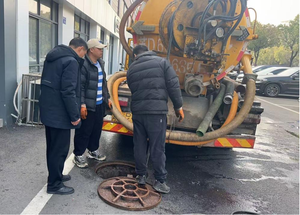 全力疏通管道，为小区保驾护航