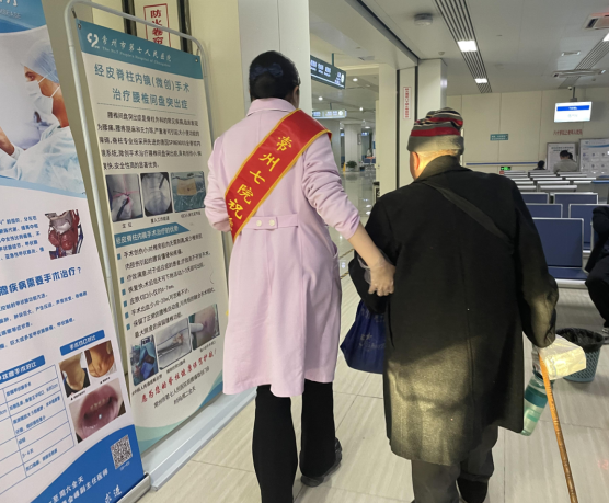 导医章傅雪：冬日医院里的温暖守护