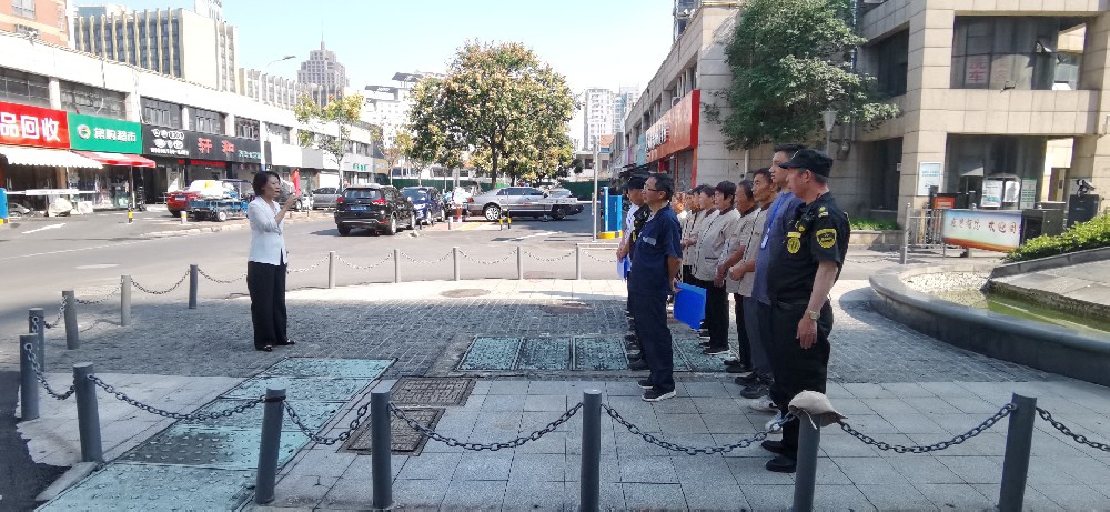 公司成功进驻吟枫苑小区，开启“阳光酬金”服务新篇章
