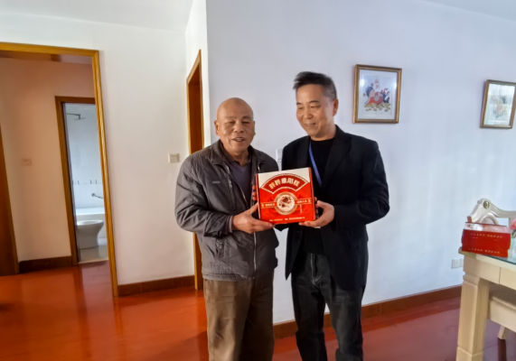 情暖重阳,爱润夕阳——怡景名园物业联合社区开展高龄老人慰问活动