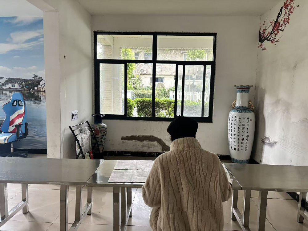 江南佳园-架空层阅读角落成,让文化在小区悄然绽放