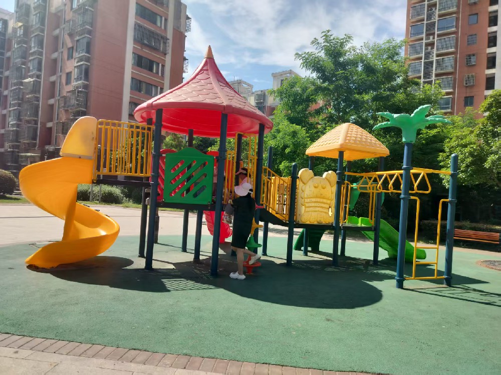 祥龙苑小区游乐场焕新,民生实事暖民心