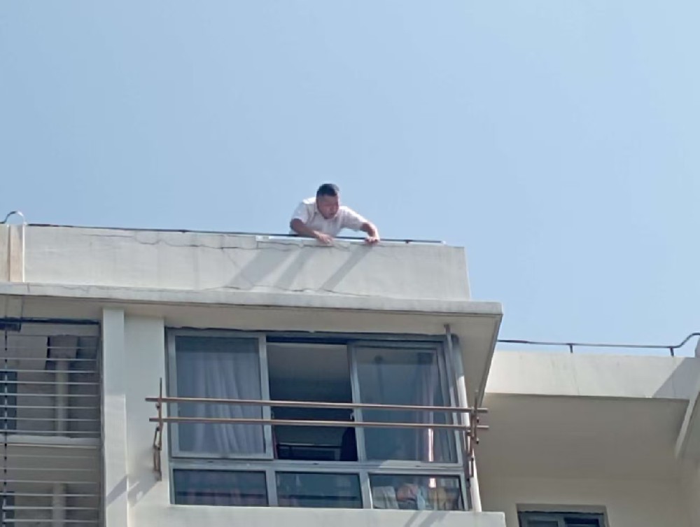 高温战酷暑｜实干解民忧德和行物业暖心处置房屋渗漏
