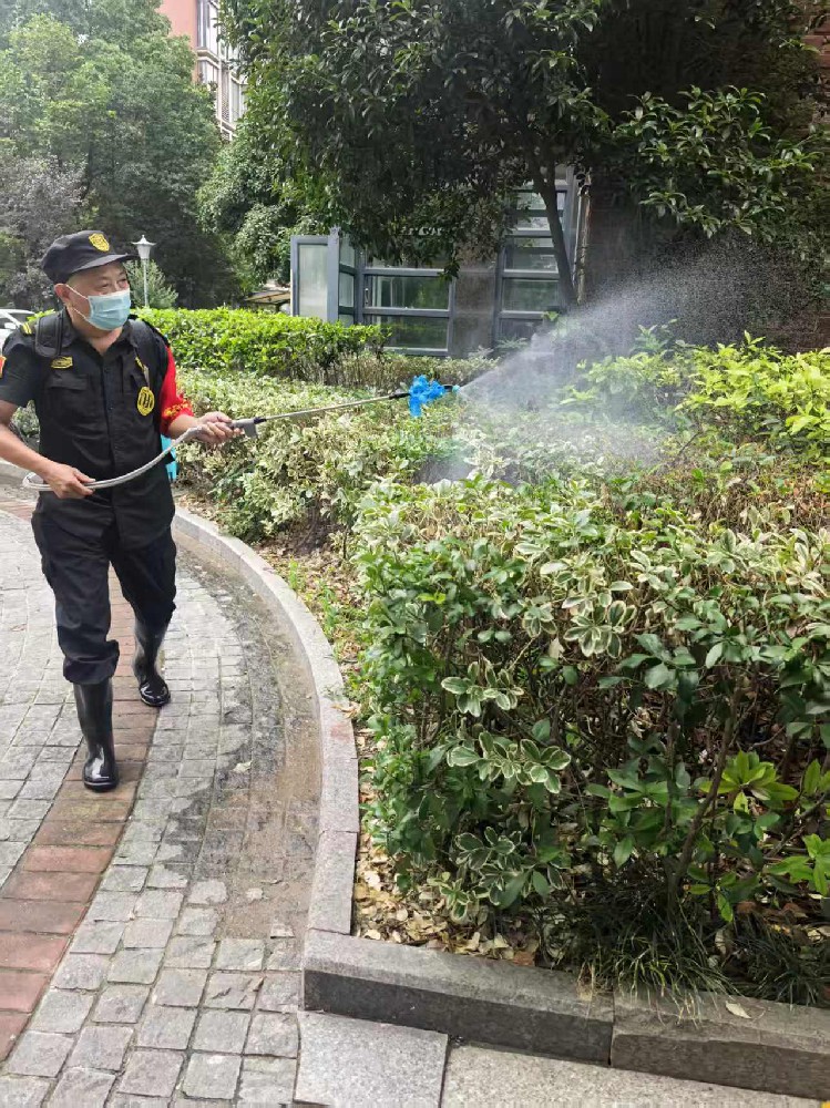 盛夏消杀护安居｜吟枫苑物业开展夏季蚊虫专项消杀工作